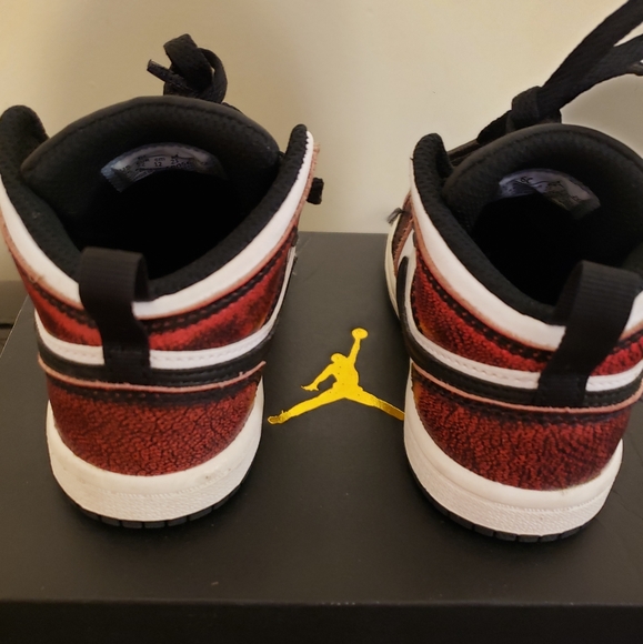 Nike Sneakers (Toddler) - Picture 4 of 4